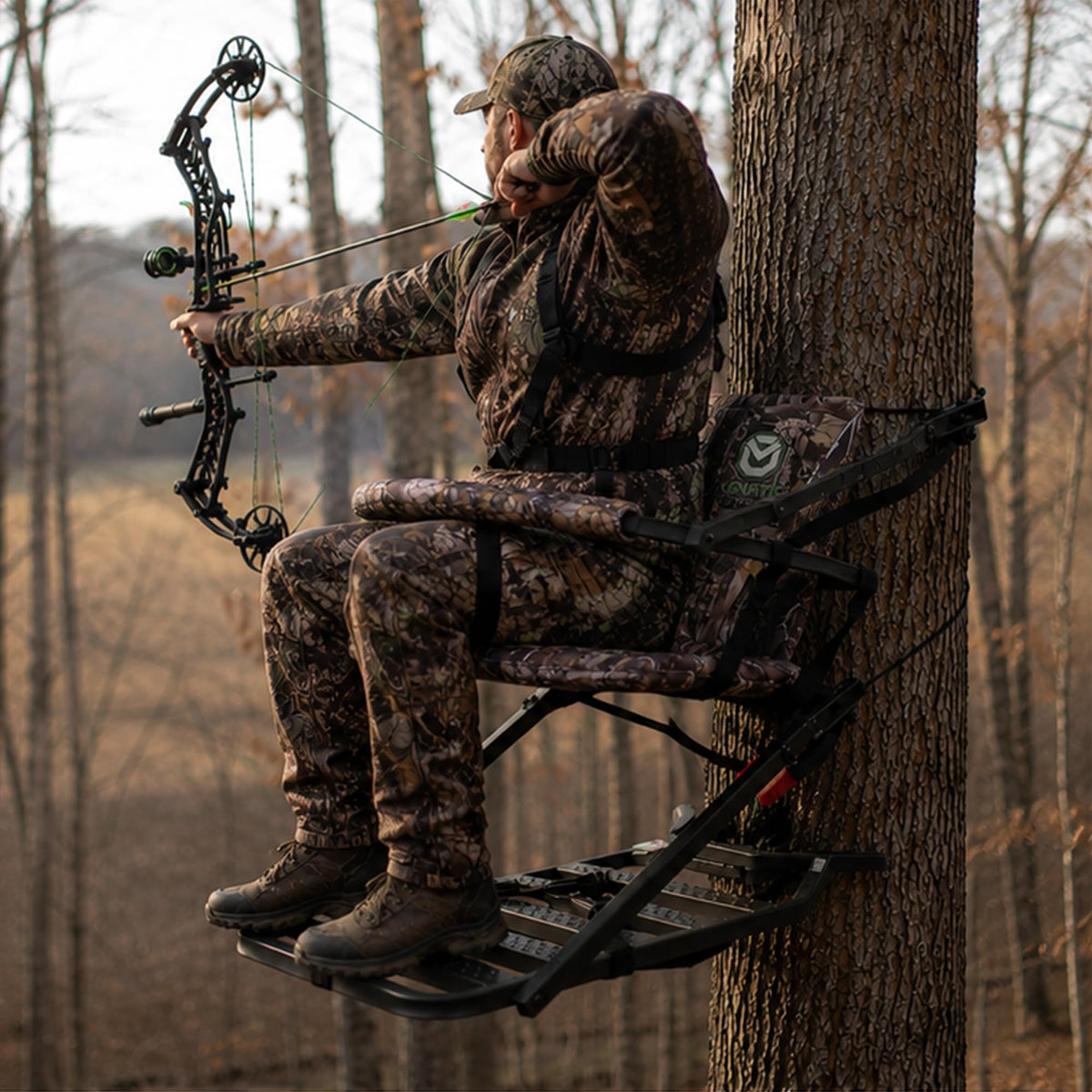 Climbing Tree Stand with Seat and Foot Platform R9398